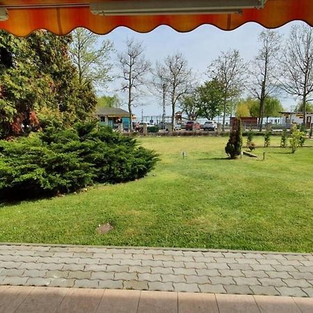 דירות שצ'ופק Igenyes 4 Fos Apartman Koezvetlen A Strandnal מראה חיצוני תמונה