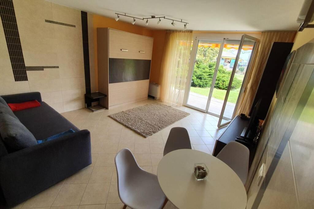 דירות שצ'ופק Igenyes 4 Fos Apartman Koezvetlen A Strandnal מראה חיצוני תמונה