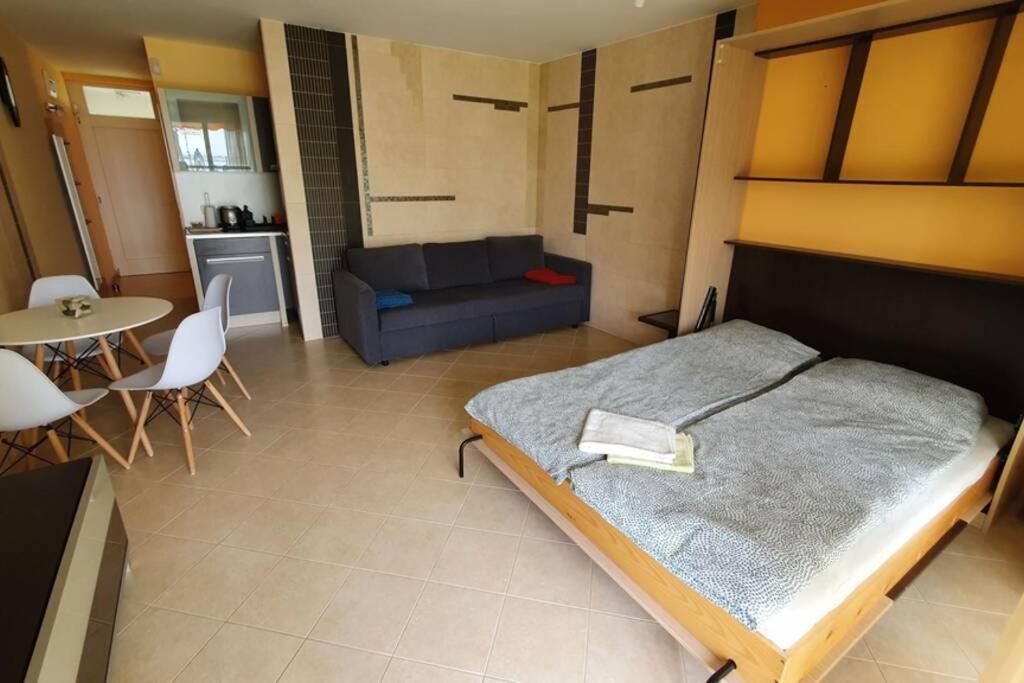 דירות שצ'ופק Igenyes 4 Fos Apartman Koezvetlen A Strandnal מראה חיצוני תמונה