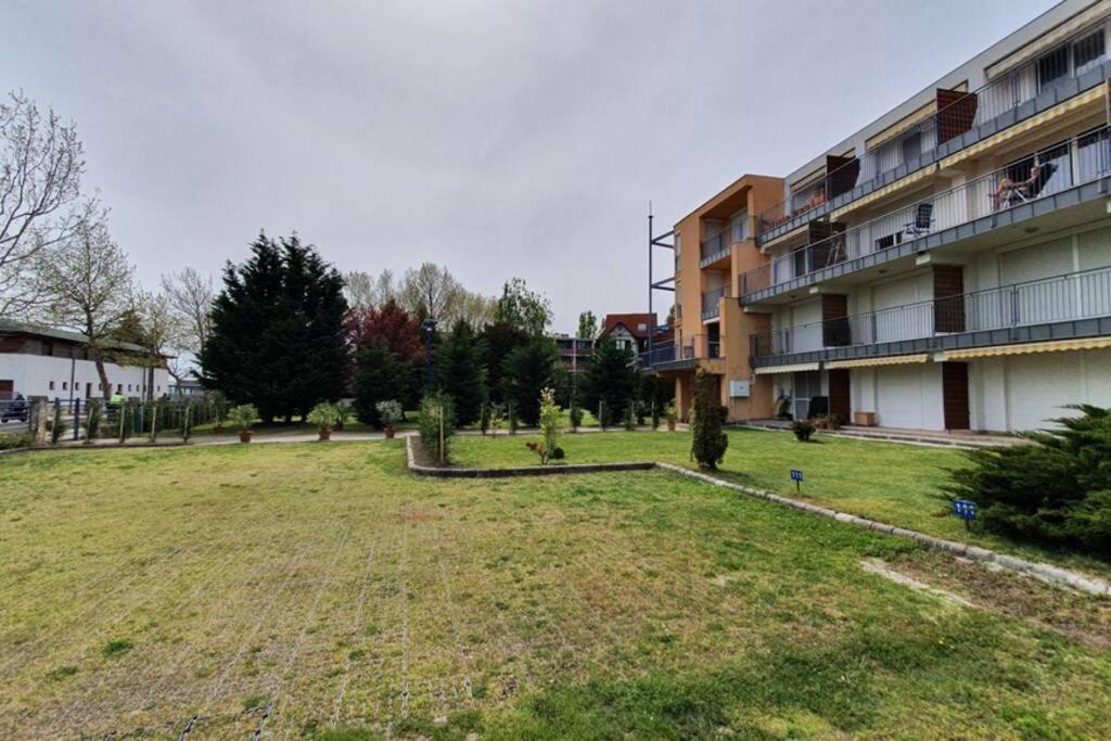 דירות שצ'ופק Igenyes 4 Fos Apartman Koezvetlen A Strandnal מראה חיצוני תמונה
