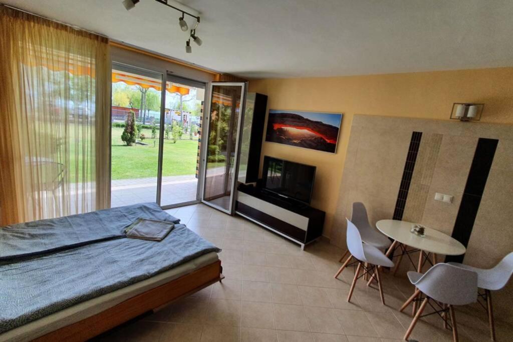 דירות שצ'ופק Igenyes 4 Fos Apartman Koezvetlen A Strandnal מראה חיצוני תמונה